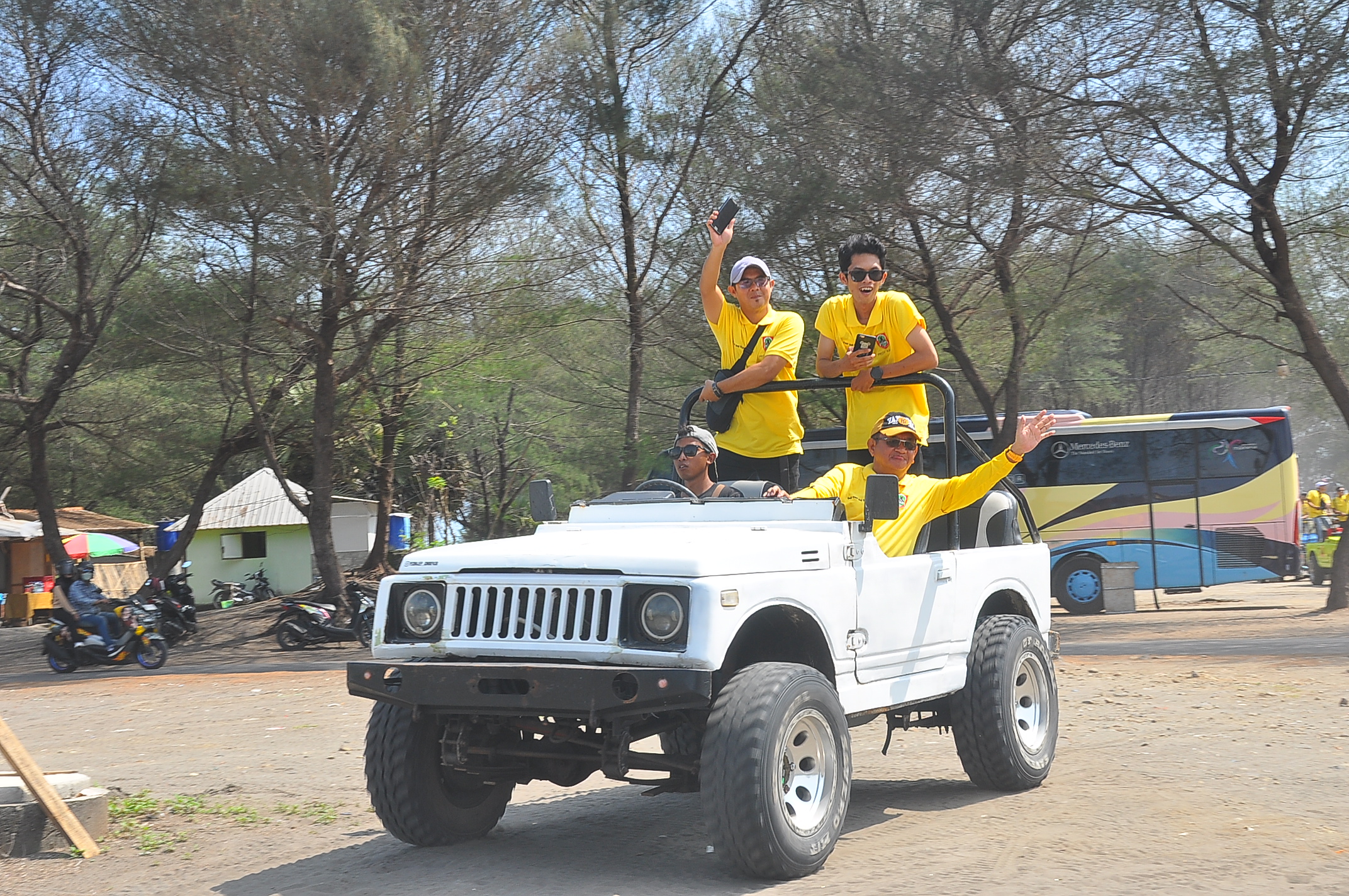 Destination Pakistan jeep gumuk pasir