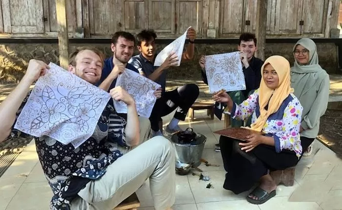 Destination Pakistan membatik