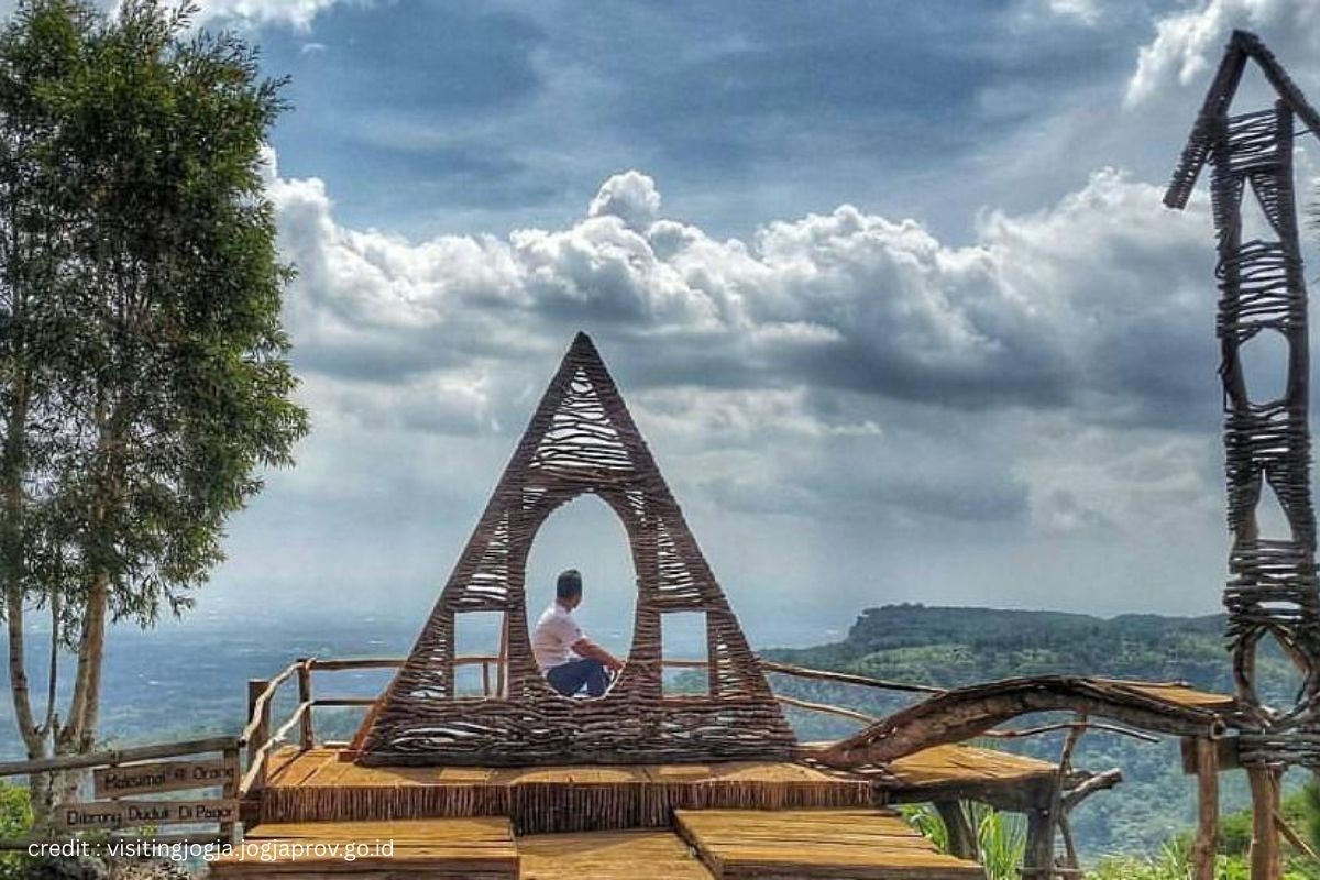 Bukit Lintang Sewu cred