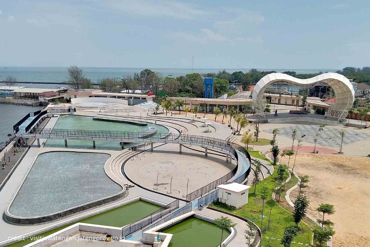 Pantai Pasir Kencana Pekalongan