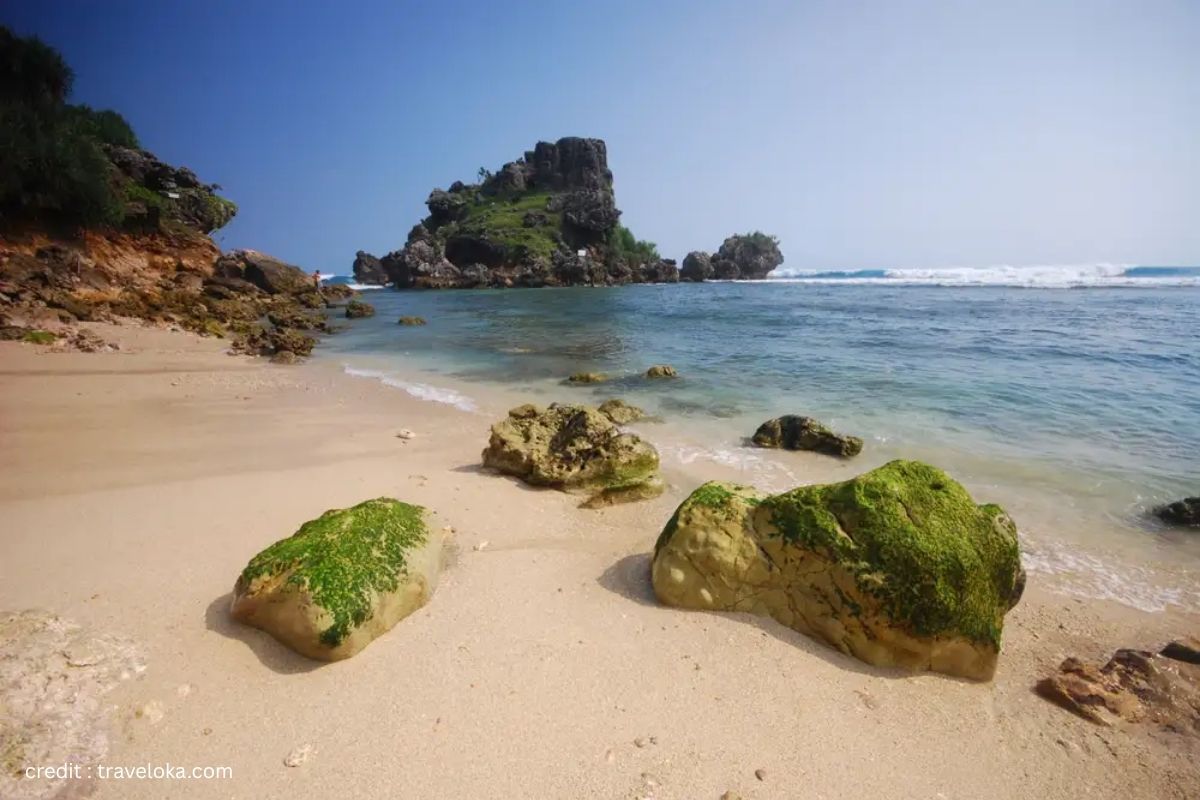 Pantai Nglambor Yogyakarta