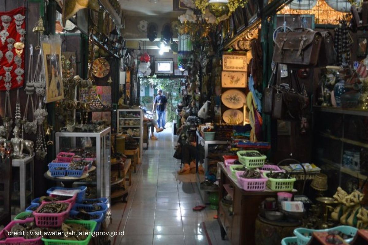 pasar antik triwindu solo
